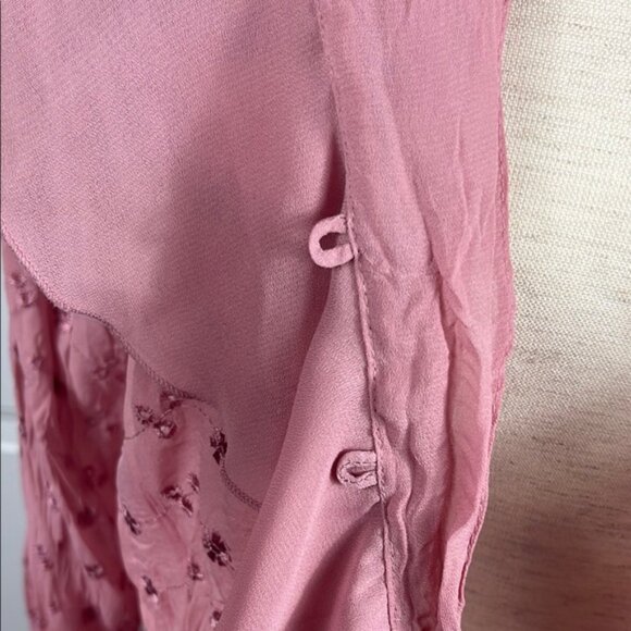 Allison Taylor Mauve Ruffled Crinkle Blouse with Eyelet and Lace Detail - Large - Picture 5 of 15